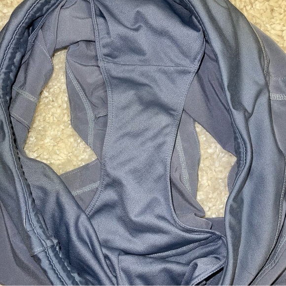 Athleta Pulse Shorts Women's Size Medium Grey  Built-in Brief Lined 3" Inseam - Picture 8 of 12